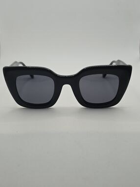 Vicci Sofia Classic Black Square Women’s Sunglasses